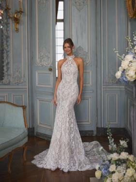 Dama Couture - enges Brautkleid, Fitflair, Spitze all over, halterneck, Schleppe - Hänsel & Gretel