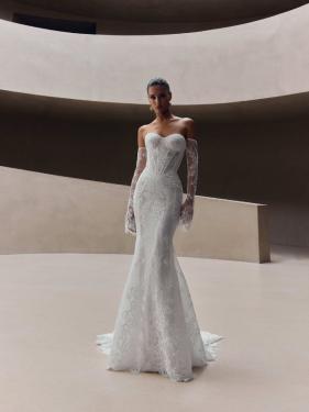 Milla Nova - enges Brautkleid, Fitflair, Basquewaist, Spitze, Schleppe, abnehmbare lange Ärmel - Hänsel & Gretel