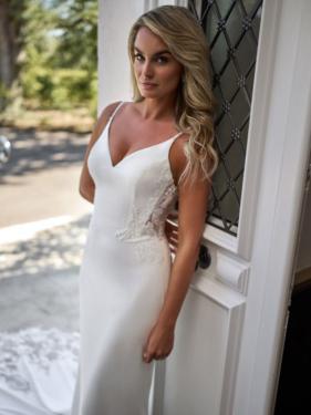 Tres Chic - enges Brautkleid, Mermaid, Fitflair, Cleanchic, Spitze, Schleppe - Hänsel & Gretel